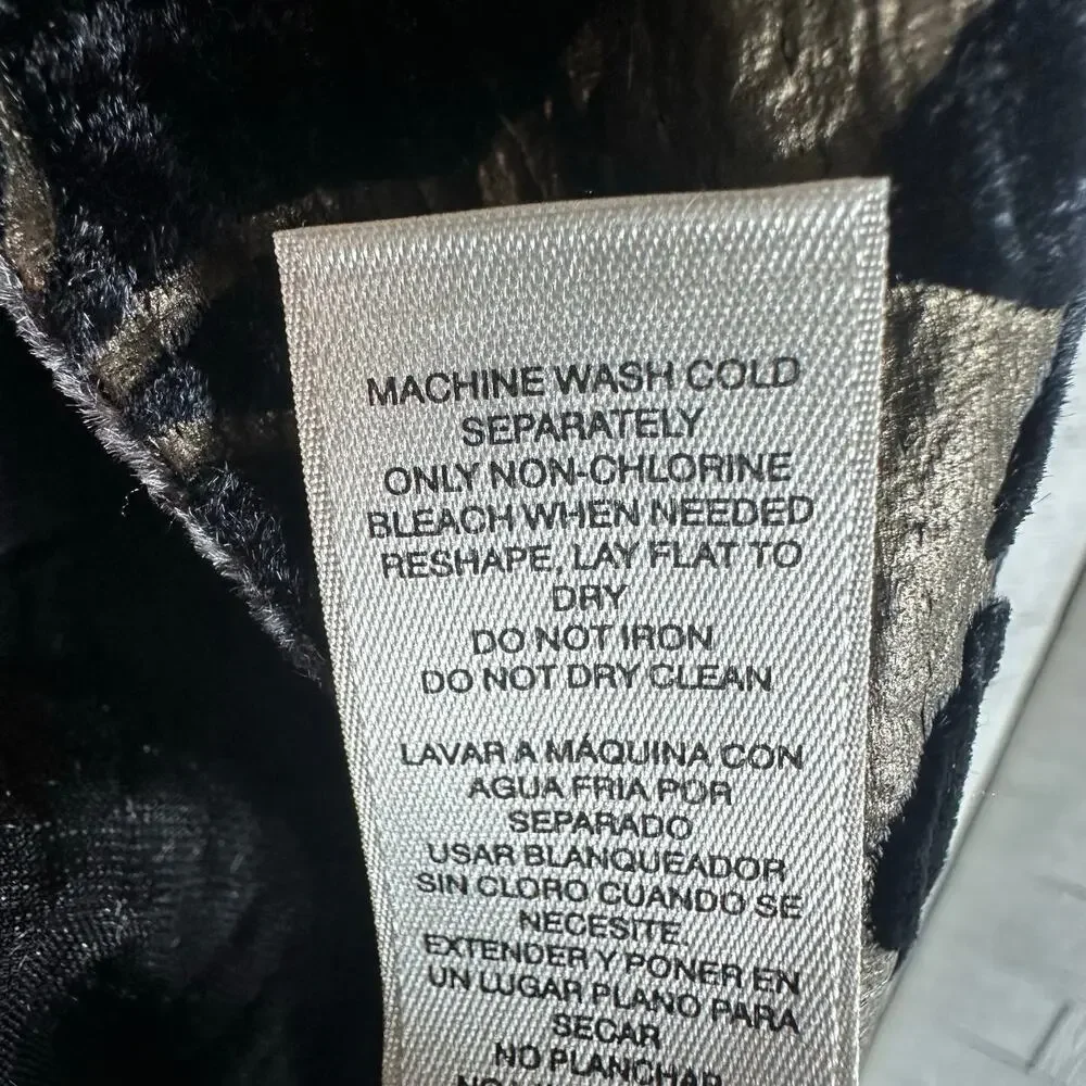Chico's shimmery jacket velvety soft burnout pattern Open front‎ black gold